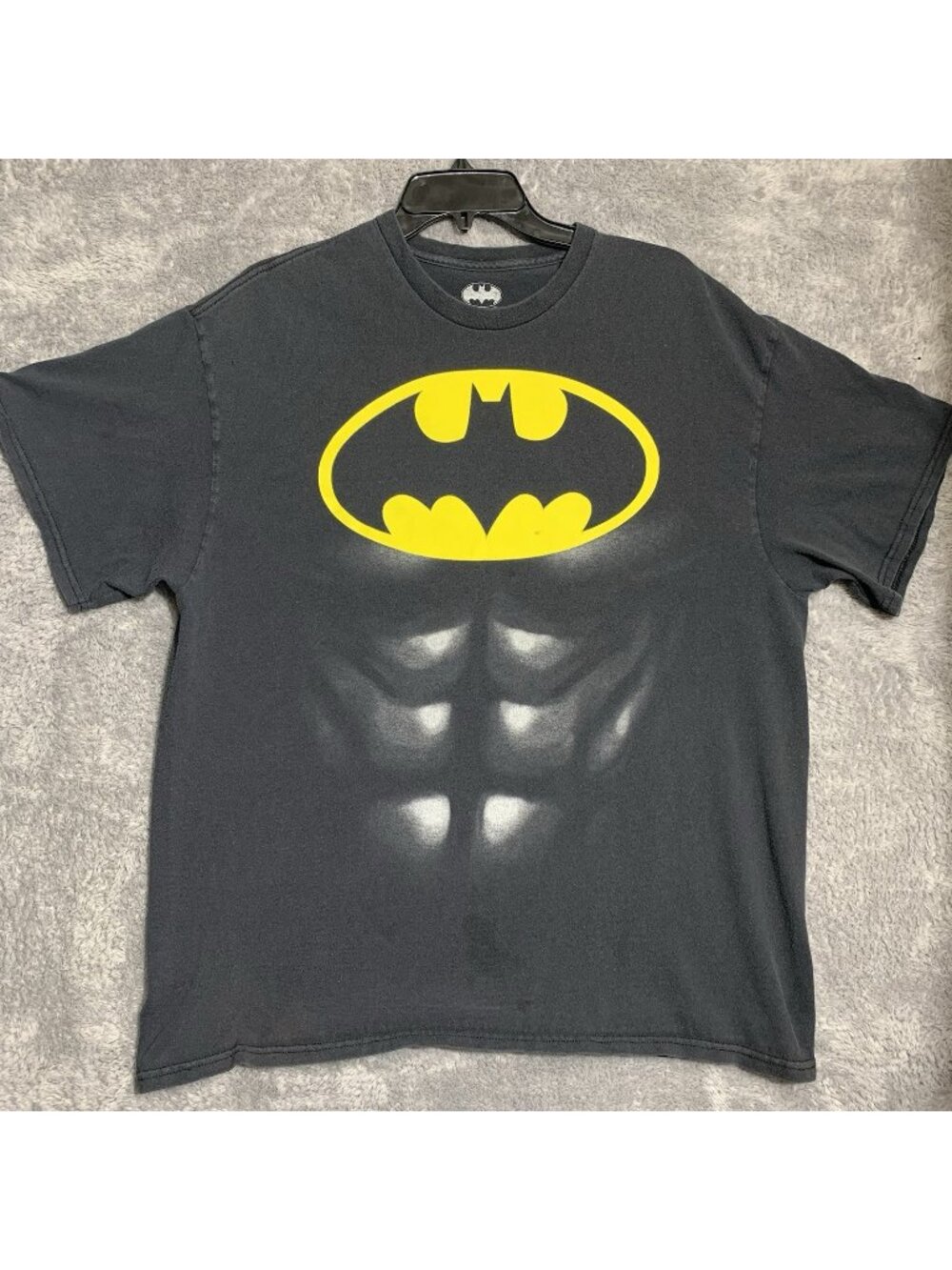 Batman T Shirt Mens XL Black Yellow Muscle Chest Graphic Short Sleeve DC Comics